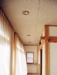 天井に「楮ヤケ入り厚口」和紙を施工した例