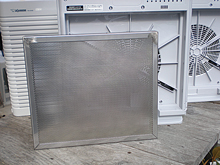 空気清浄機とステンレス製のフィルターケース