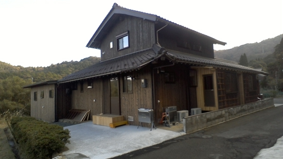 �����̃A�p�[�g�́ACS�̊����f���n�E�X